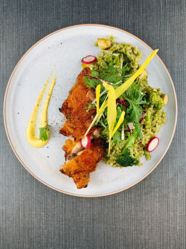 森林小徑健行店享受美食